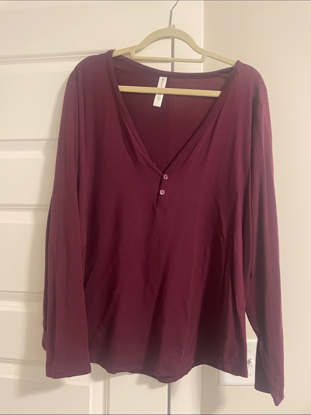 Athleta Women's Long Sleeve V-Neck Henley Top - Burgundy